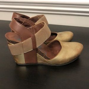 OTBT Rexburg distressed metallic sandals